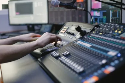 Poste de contrôle d'une station radio